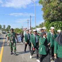 Babinsa Koramil 10/Pitumpanua Kodim 1406/Wajo Amankan Peringatan Hari Santri Nasional di Pondok Pesantren Al-Mubarak